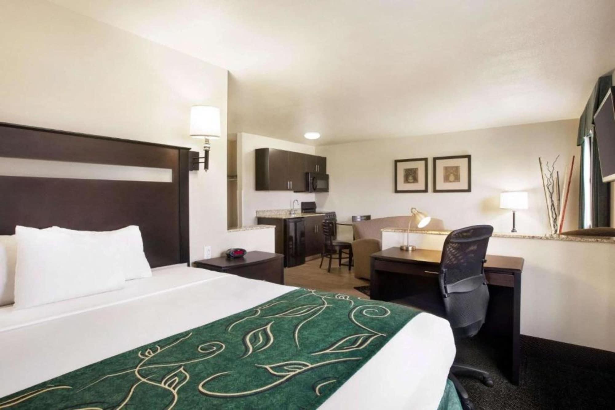 Travelodge By Wyndham Livonia Buitenkant foto