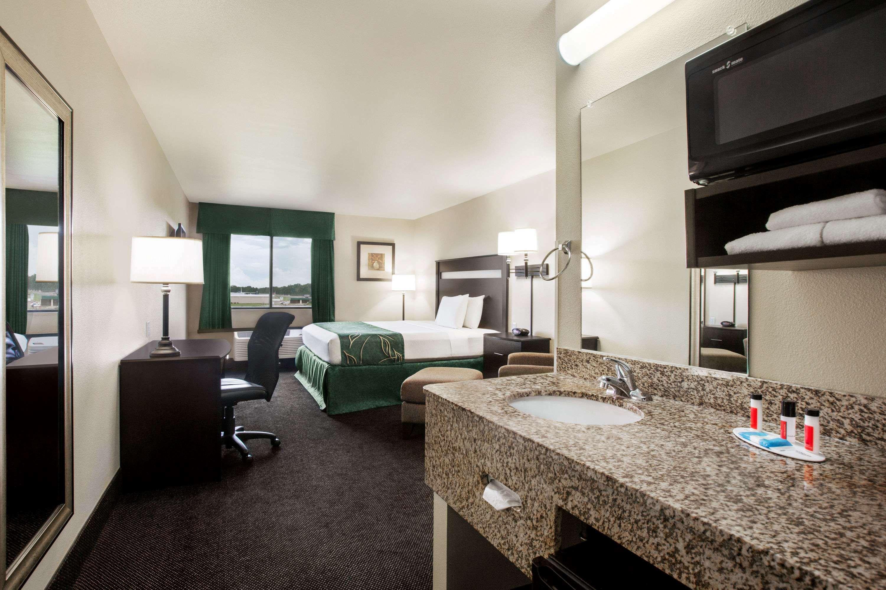 Travelodge By Wyndham Livonia Buitenkant foto