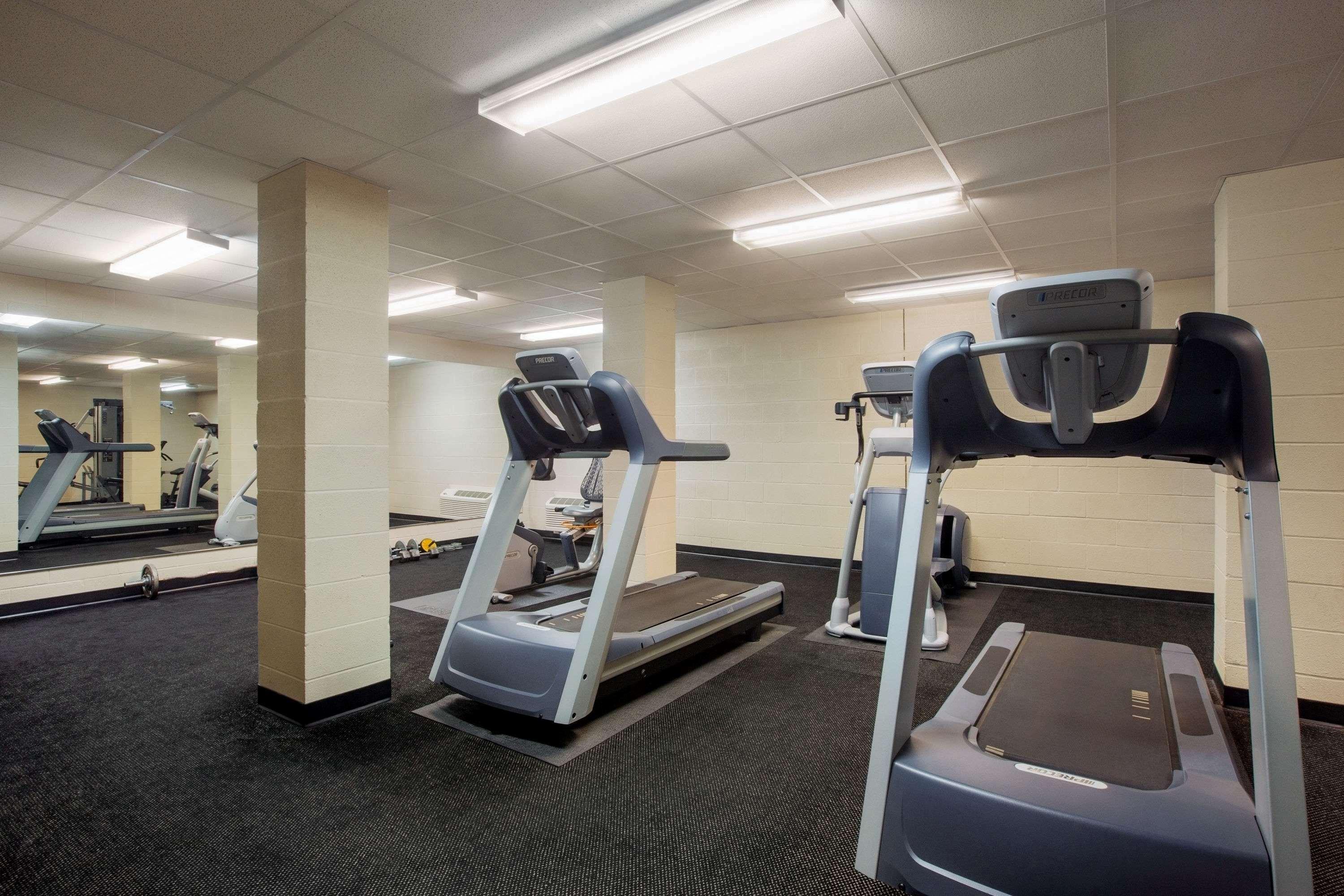 Travelodge By Wyndham Livonia Buitenkant foto