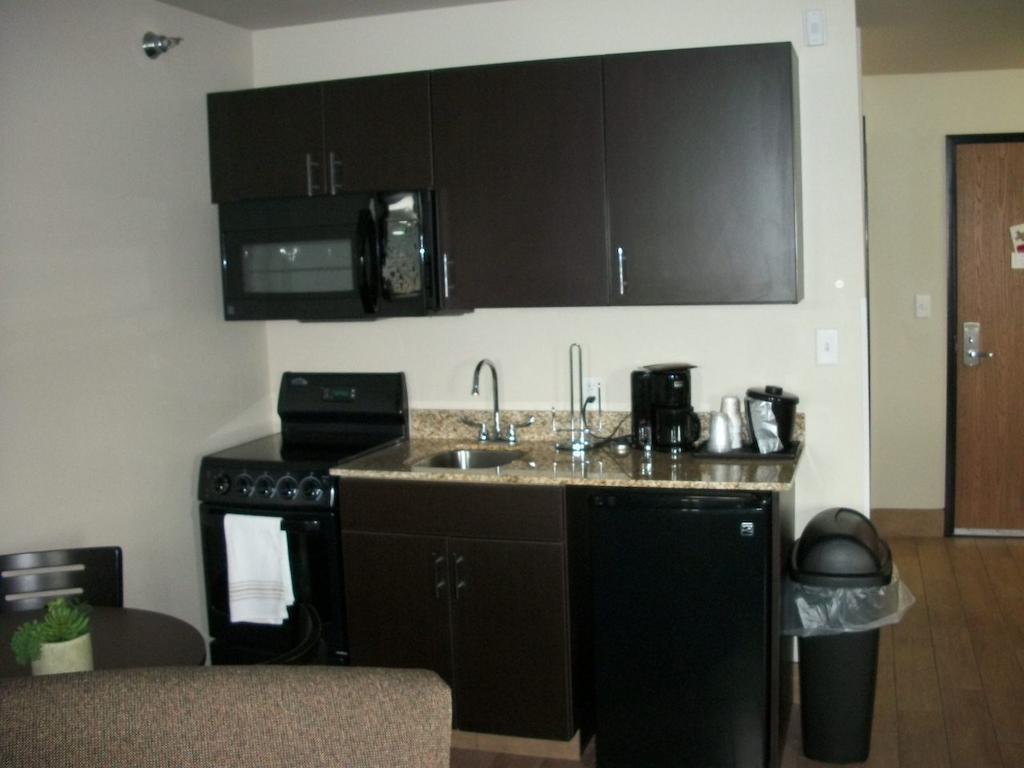 Travelodge By Wyndham Livonia Buitenkant foto